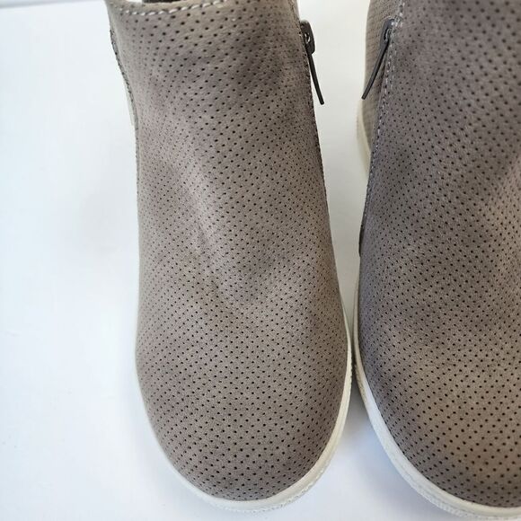TORRID WOMEN'S PERFORATED WEDGE SNEAKER SIZE 7W GRAY - Picture 5 of 9